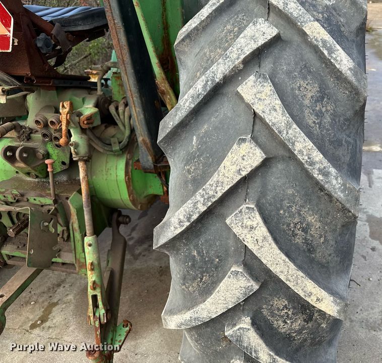 image for item ED4192 1989 John Deere 2755 tractor