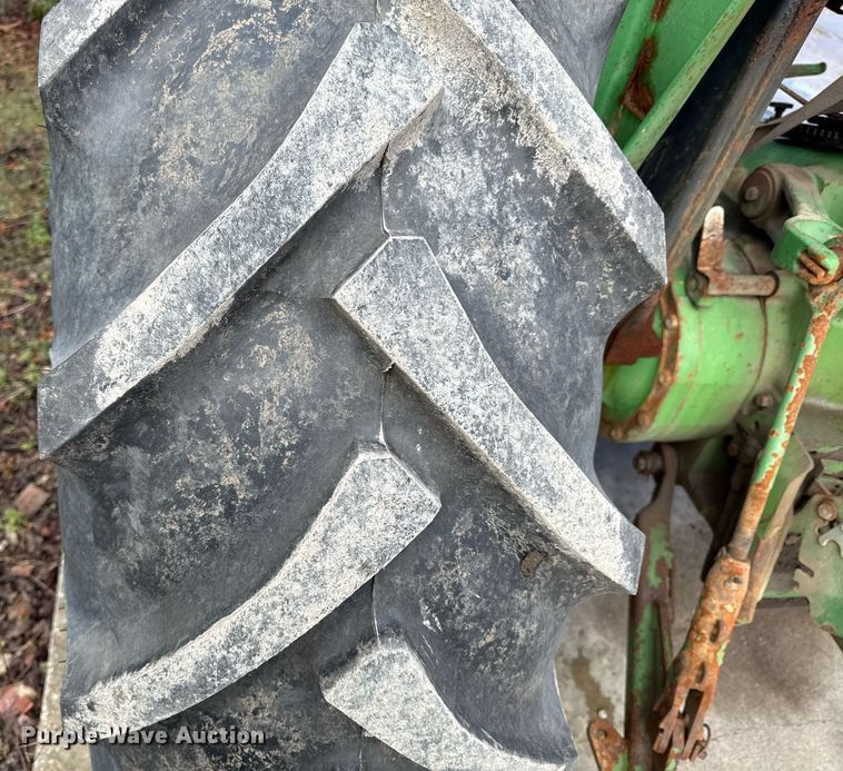 image for item ED4192 1989 John Deere 2755 tractor