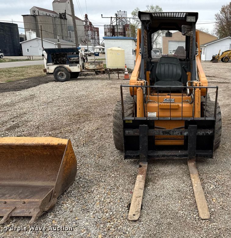image for item ED4205 2001 Case 1840 skid steer loader