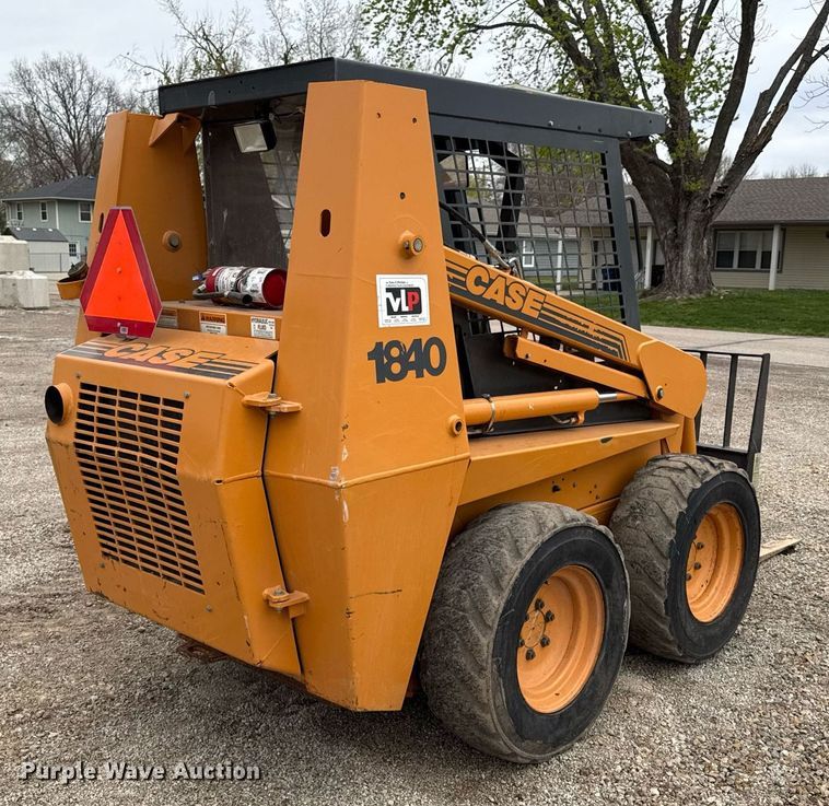 image for item ED4205 2001 Case 1840 skid steer loader
