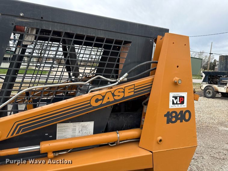 image for item ED4205 2001 Case 1840 skid steer loader