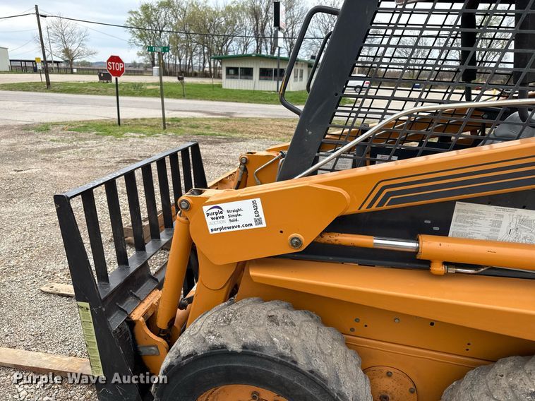 image for item ED4205 2001 Case 1840 skid steer loader