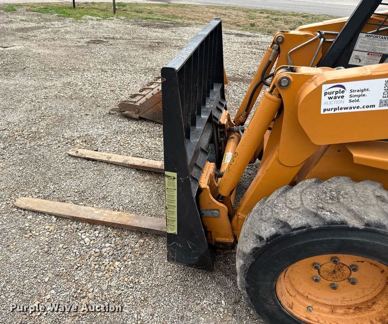 image for item ED4205 2001 Case 1840 skid steer loader