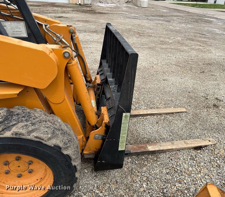 image for item ED4205 2001 Case 1840 skid steer loader