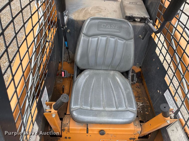 image for item ED4205 2001 Case 1840 skid steer loader