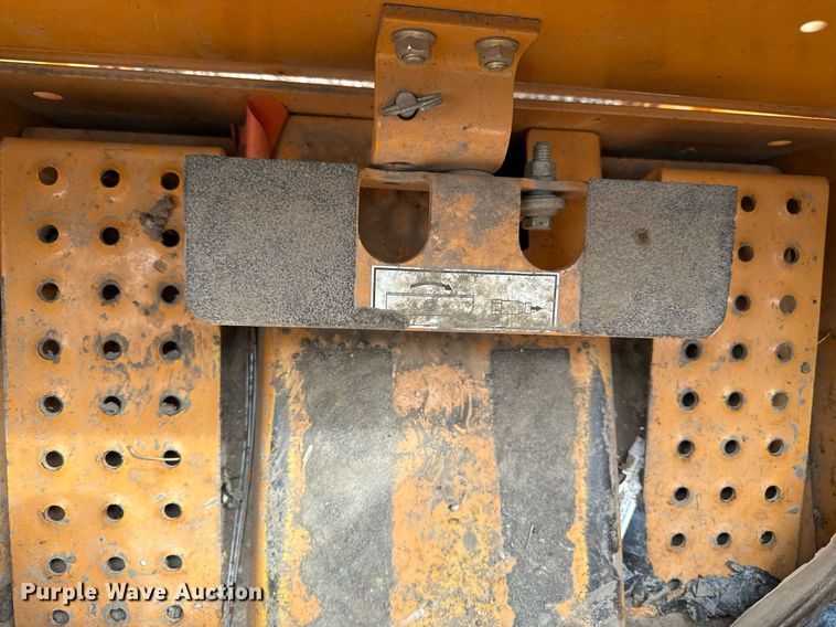 image for item ED4205 2001 Case 1840 skid steer loader