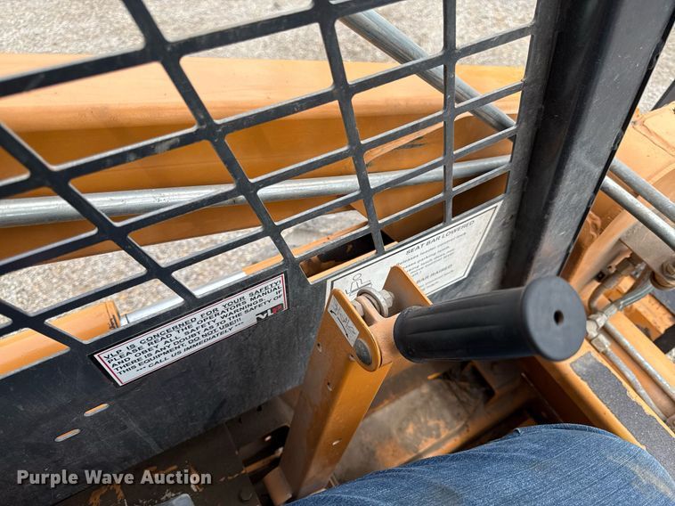 image for item ED4205 2001 Case 1840 skid steer loader