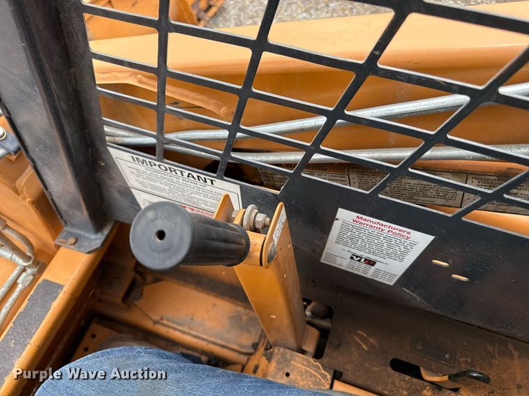 image for item ED4205 2001 Case 1840 skid steer loader