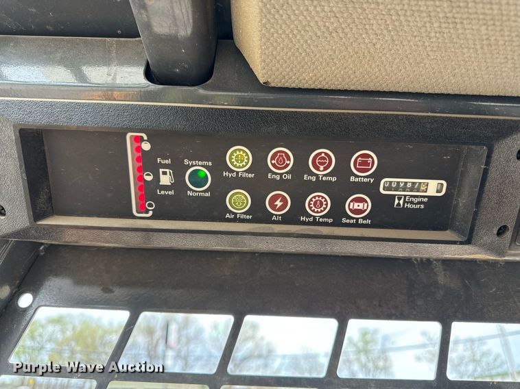 image for item ED4205 2001 Case 1840 skid steer loader