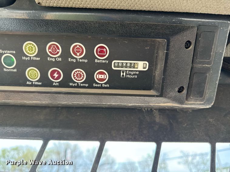 image for item ED4205 2001 Case 1840 skid steer loader