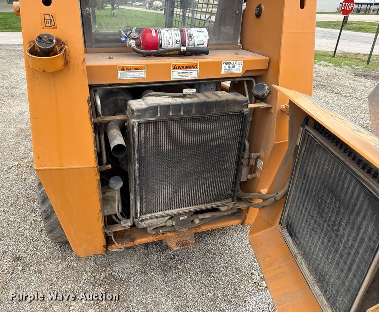 image for item ED4205 2001 Case 1840 skid steer loader