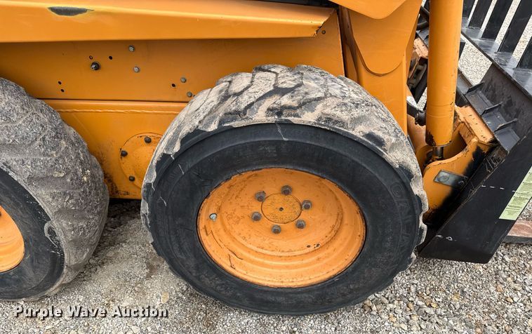 image for item ED4205 2001 Case 1840 skid steer loader