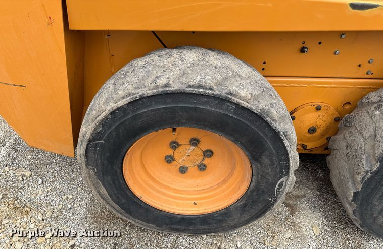 image for item ED4205 2001 Case 1840 skid steer loader