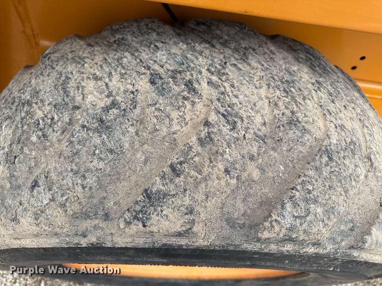 image for item ED4205 2001 Case 1840 skid steer loader