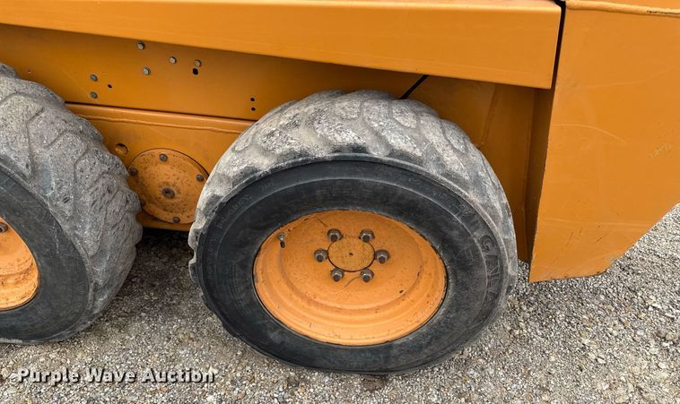image for item ED4205 2001 Case 1840 skid steer loader