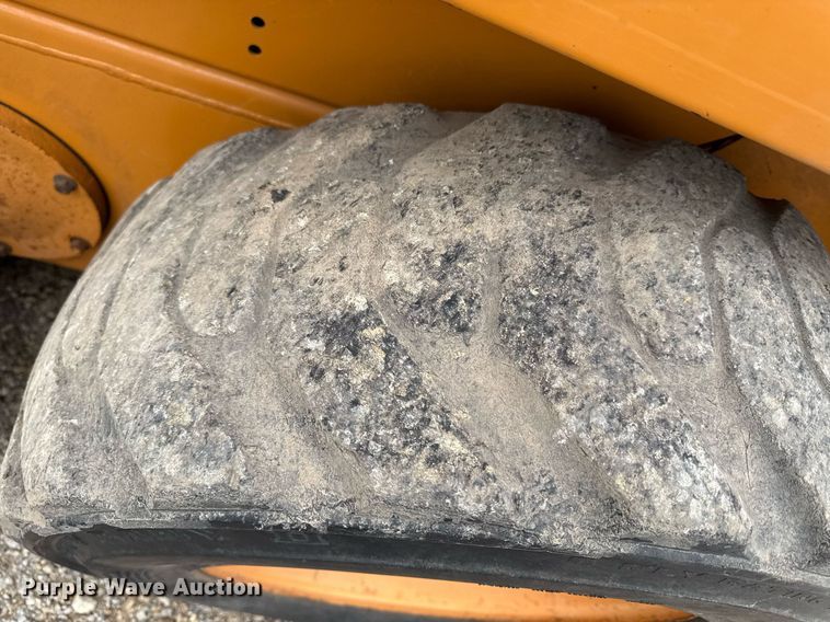 image for item ED4205 2001 Case 1840 skid steer loader