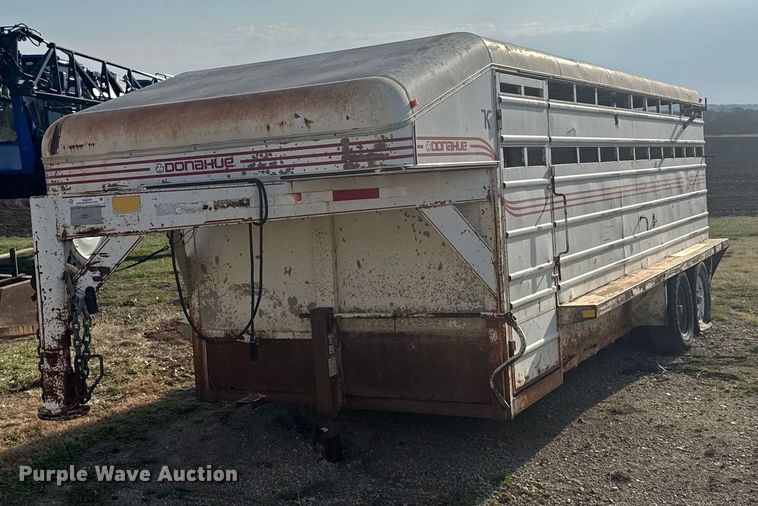 image for item EG6239 2001 Donahue livestock trailer