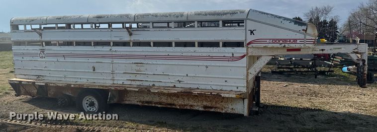 image for item EG6239 2001 Donahue livestock trailer
