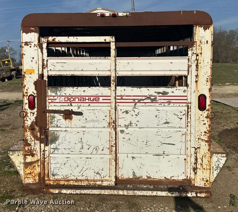 image for item EG6239 2001 Donahue livestock trailer