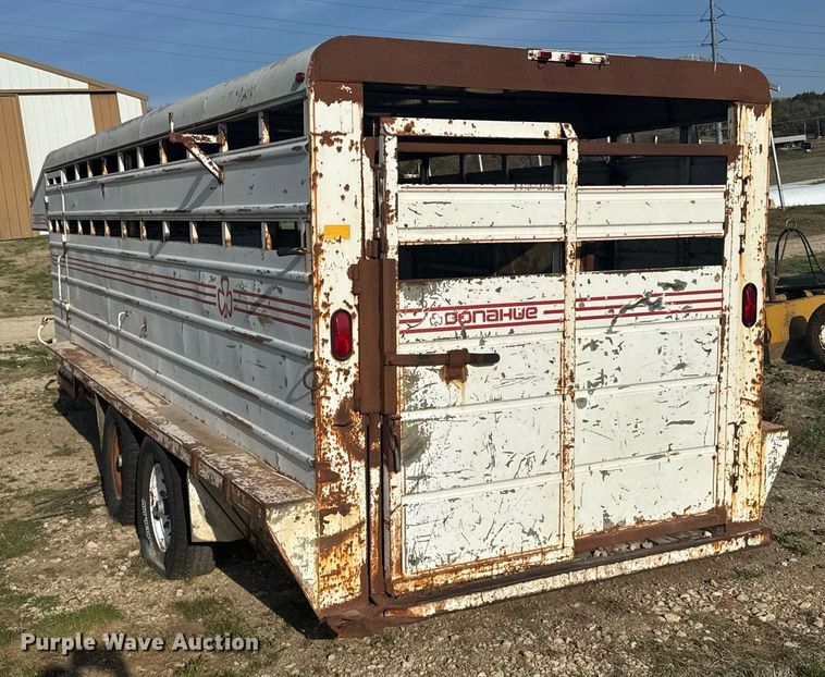 image for item EG6239 2001 Donahue livestock trailer