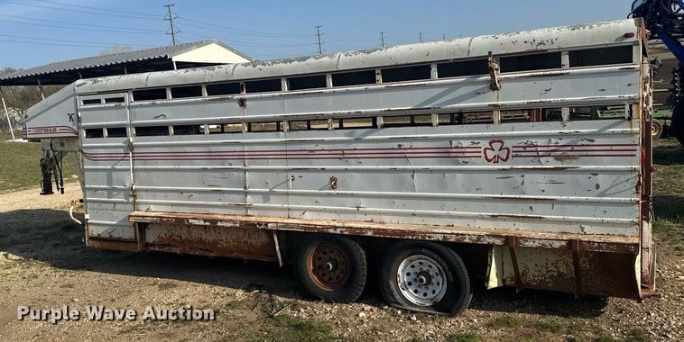 image for item EG6239 2001 Donahue livestock trailer