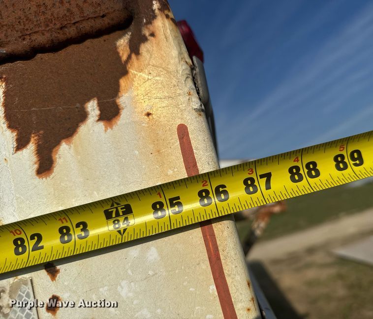 image for item EG6239 2001 Donahue livestock trailer