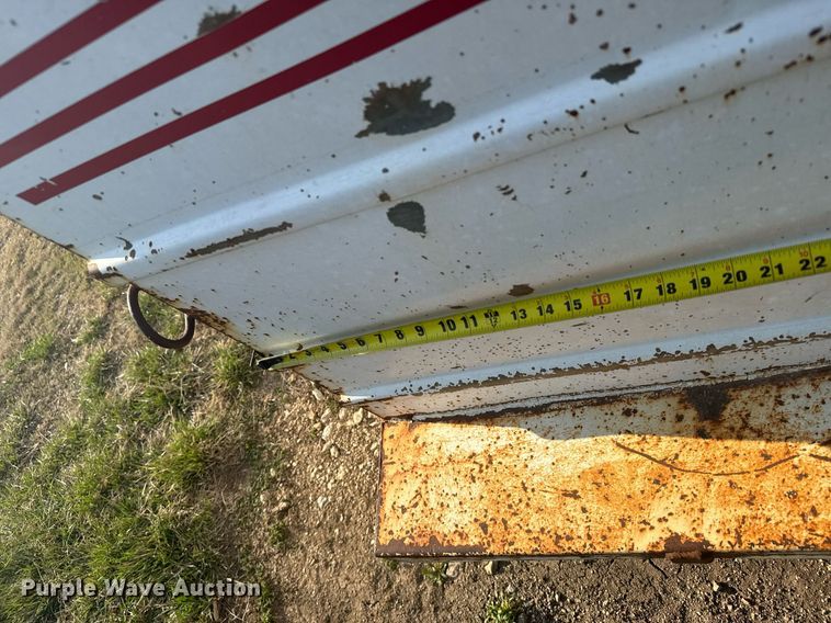 image for item EG6239 2001 Donahue livestock trailer