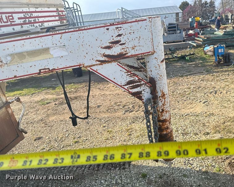 image for item EG6239 2001 Donahue livestock trailer