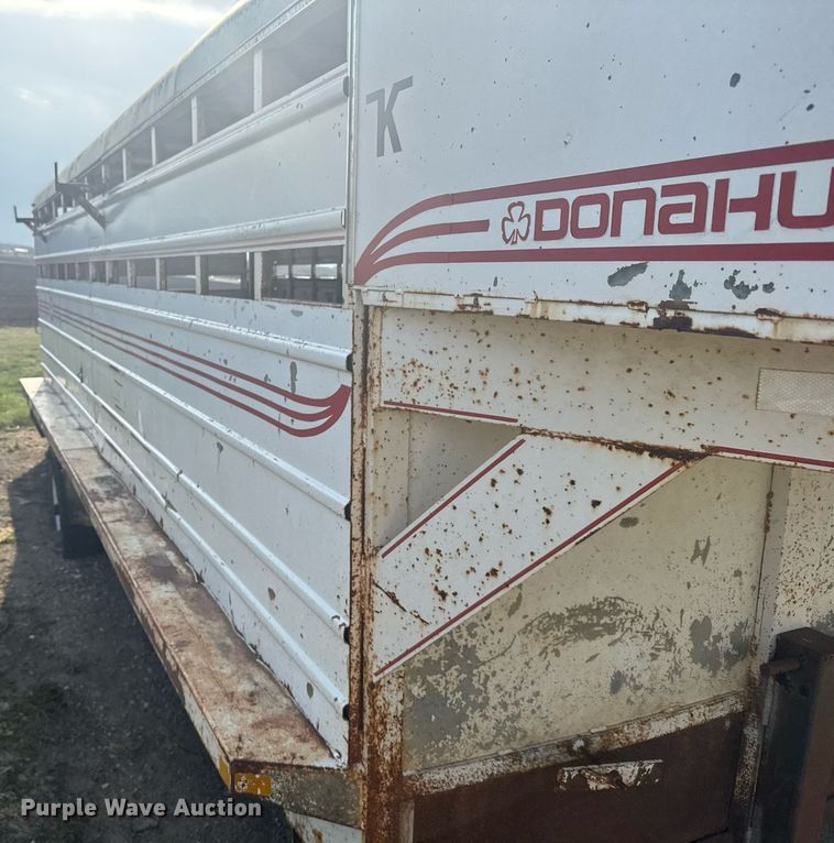 image for item EG6239 2001 Donahue livestock trailer