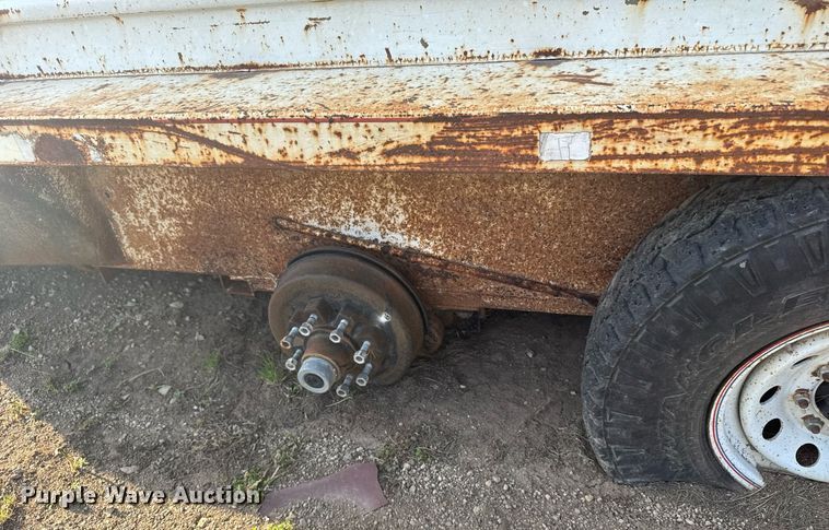 image for item EG6239 2001 Donahue livestock trailer