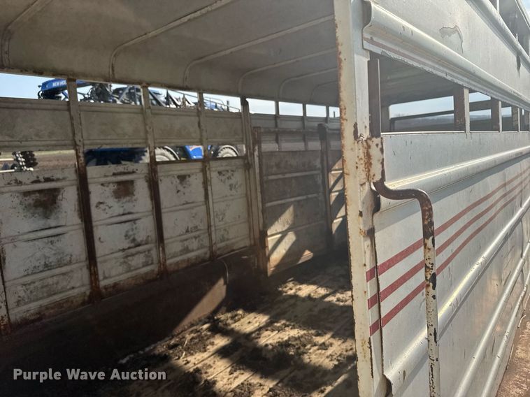 image for item EG6239 2001 Donahue livestock trailer