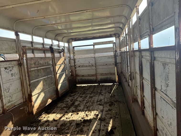 image for item EG6239 2001 Donahue livestock trailer