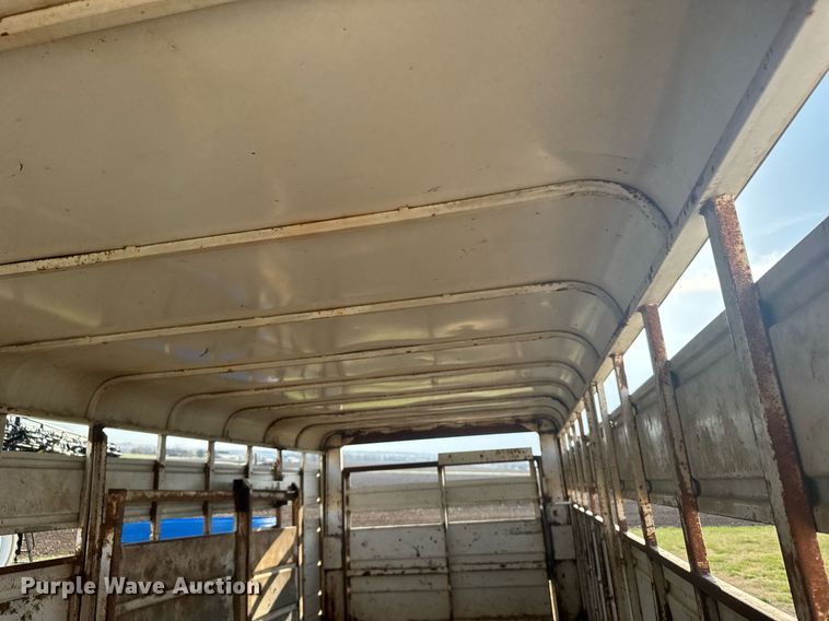 image for item EG6239 2001 Donahue livestock trailer