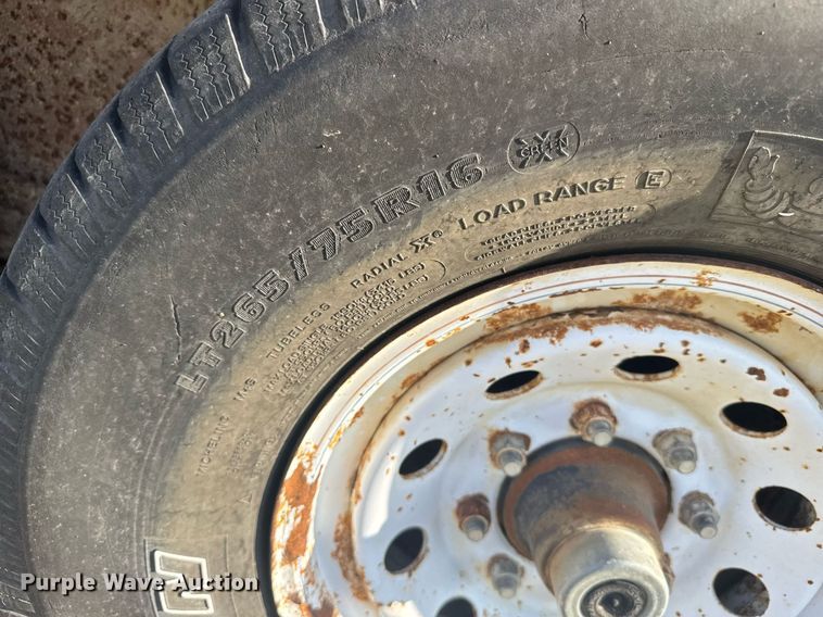 image for item EG6239 2001 Donahue livestock trailer