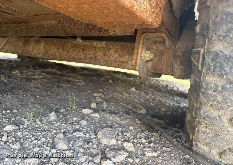 image for item EG6239 2001 Donahue livestock trailer