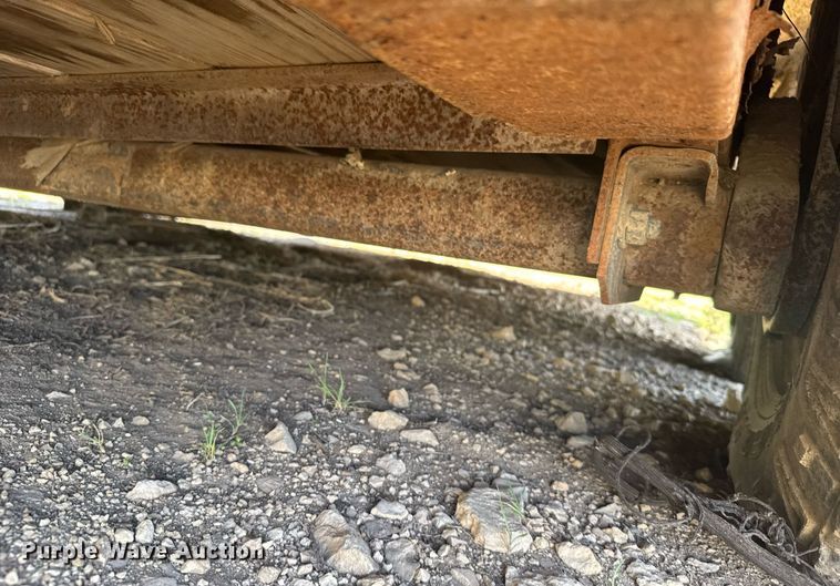 image for item EG6239 2001 Donahue livestock trailer