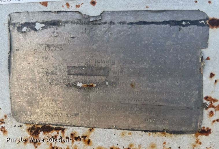 image for item EG6239 2001 Donahue livestock trailer