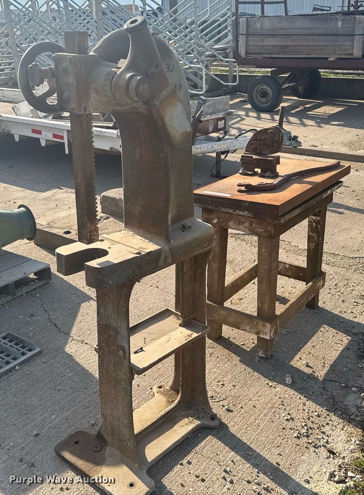 image for item EG6242 Famco arbor press