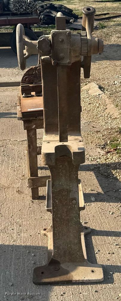 image for item EG6242 Famco arbor press