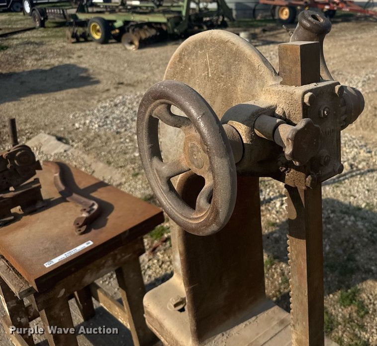 image for item EG6242 Famco arbor press