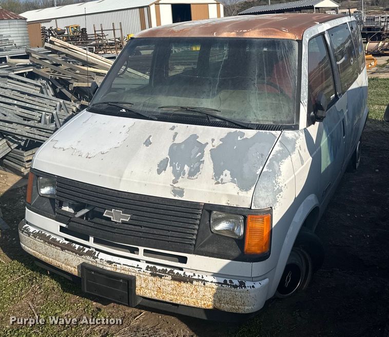 image for item EG6243 1993 Chevrolet Astro van