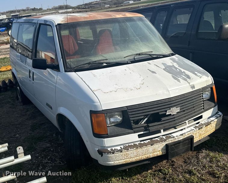 image for item EG6243 1993 Chevrolet Astro van