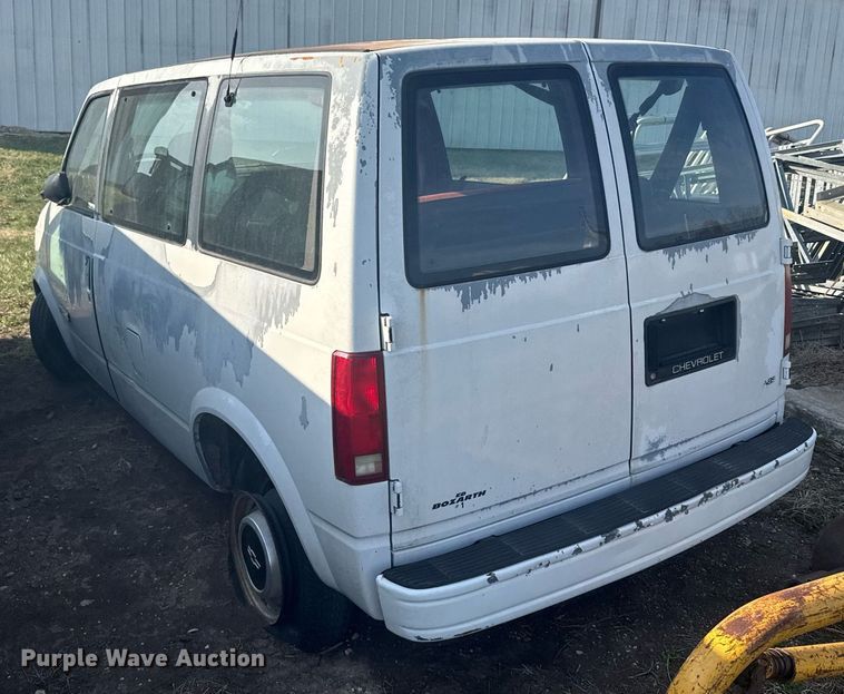 image for item EG6243 1993 Chevrolet Astro van