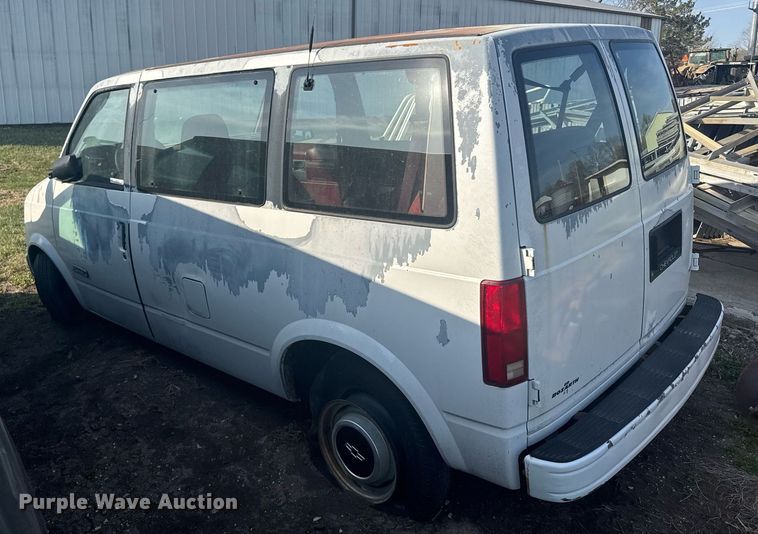 image for item EG6243 1993 Chevrolet Astro van