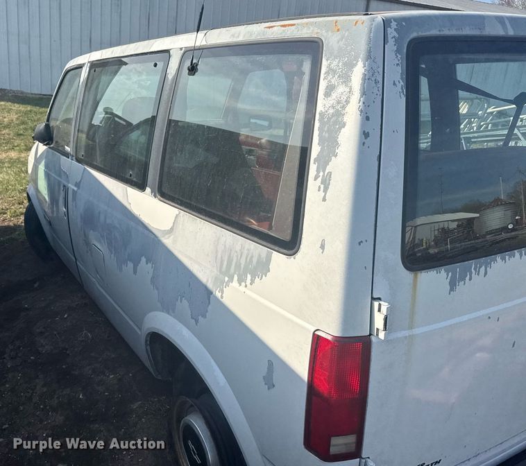 image for item EG6243 1993 Chevrolet Astro van