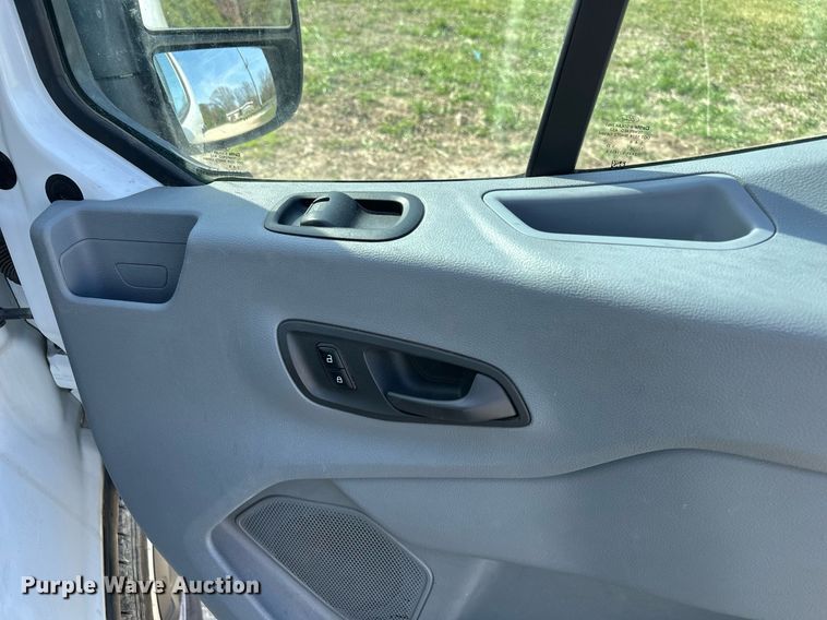 image for item EG6245 2016 Ford Transit 350 van