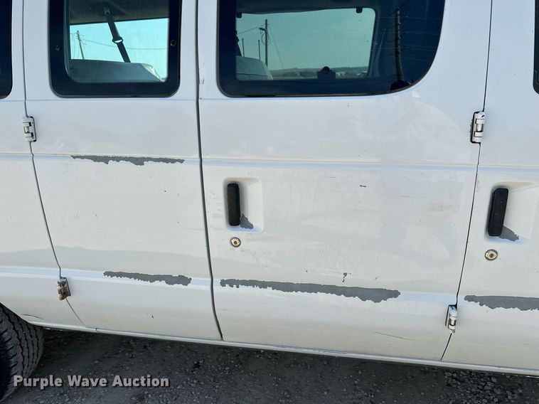 image for item EG6246 2006 Ford E350 Super Duty van