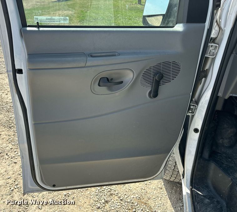 image for item EG6246 2006 Ford E350 Super Duty van