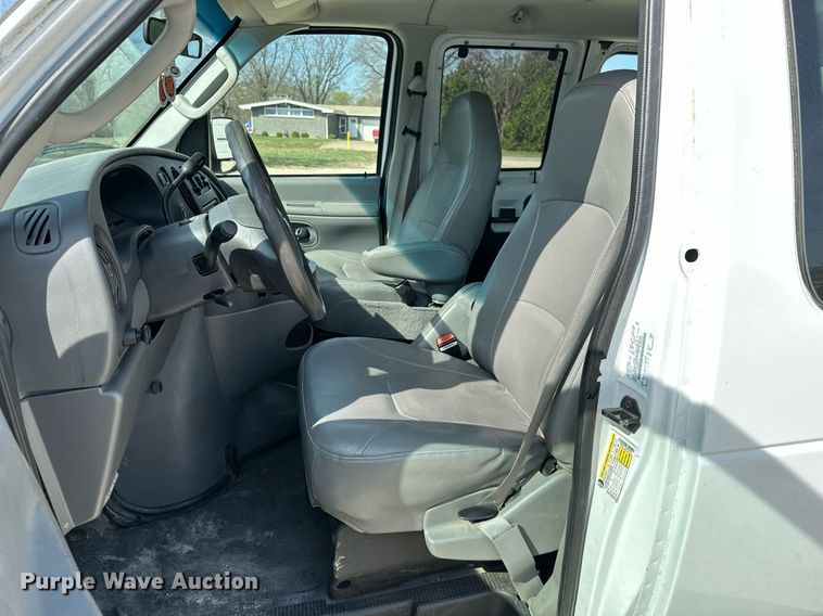 image for item EG6246 2006 Ford E350 Super Duty van