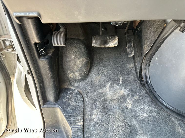 image for item EG6246 2006 Ford E350 Super Duty van